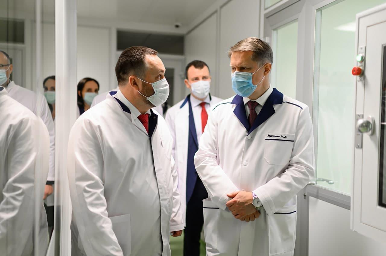 Фото Операция на суставе и прививка от COVID-19: что показали министру Мурашко в Новосибирске 2