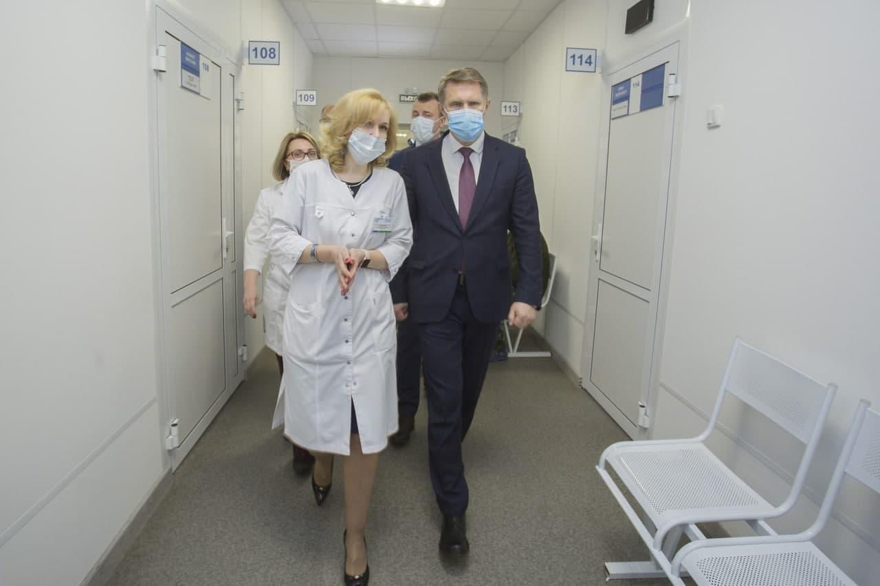 Фото Операция на суставе и прививка от COVID-19: что показали министру Мурашко в Новосибирске 7