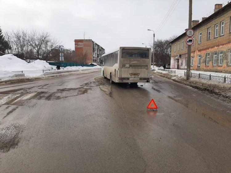 Фото Рейсовый автобус сбил перебегавшую дорогу женщину под Новосибирском 2