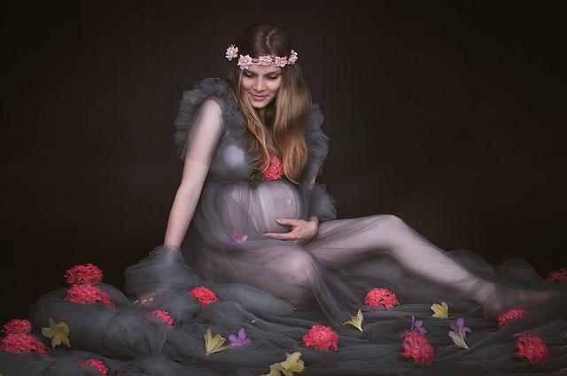 Фото «Я это могу, а вы - нет»: как зародилась мода на беременные фото и зачем будущие мамы обнажаются 3