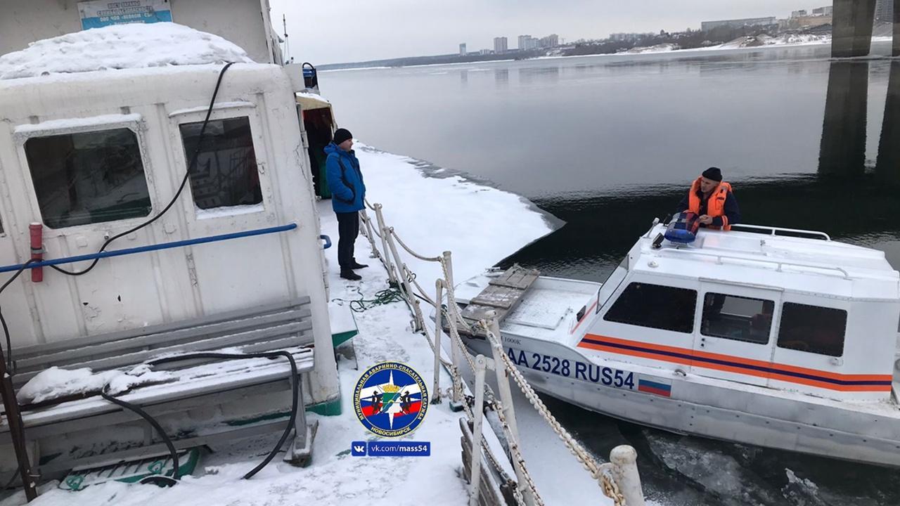 Фото «Не мог кричать, перешёл на свист»: строитель рассказал о спасении провалившегося под лёд рыбака в Новосибирске 2