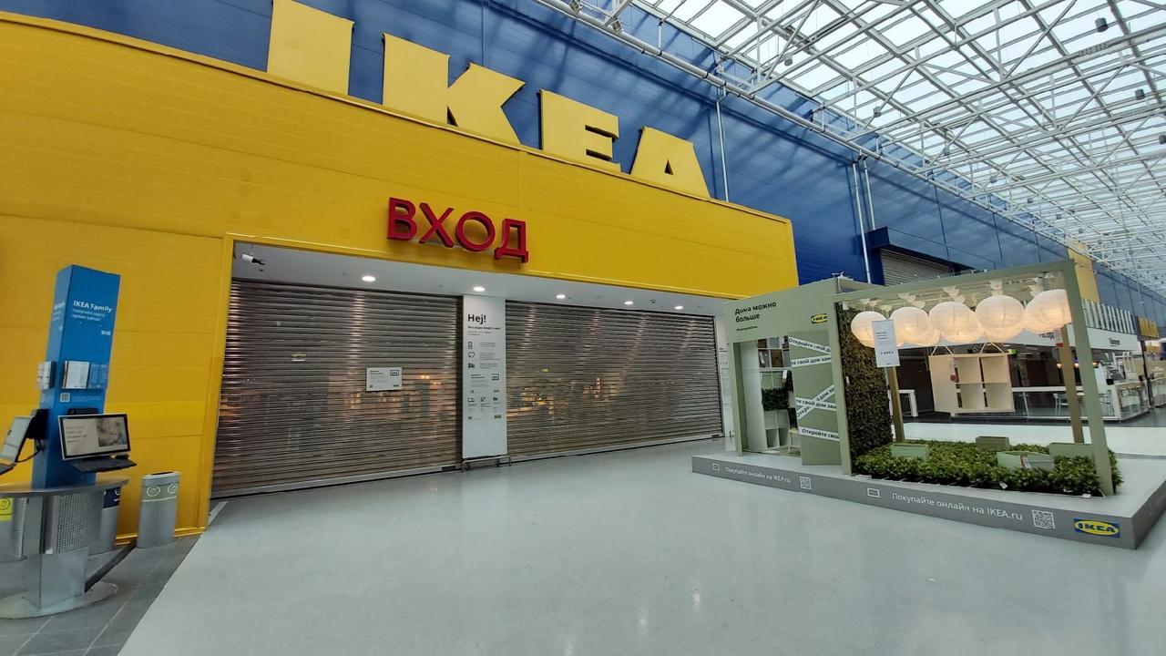 Фото Магазины одежды и техники закрылись в торговых центрах Новосибирска 4