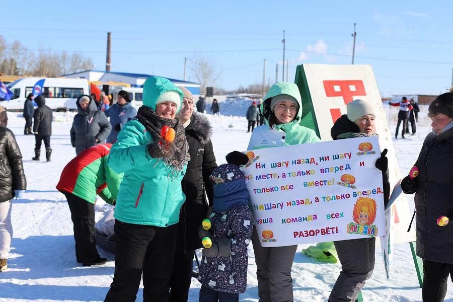 Фото В лыжной гонке «Командирская лыжня» в Новосибирской области приняли участие свыше 200 человек 3
