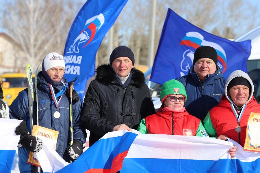 Фото В лыжной гонке «Командирская лыжня» в Новосибирской области приняли участие свыше 200 человек 4