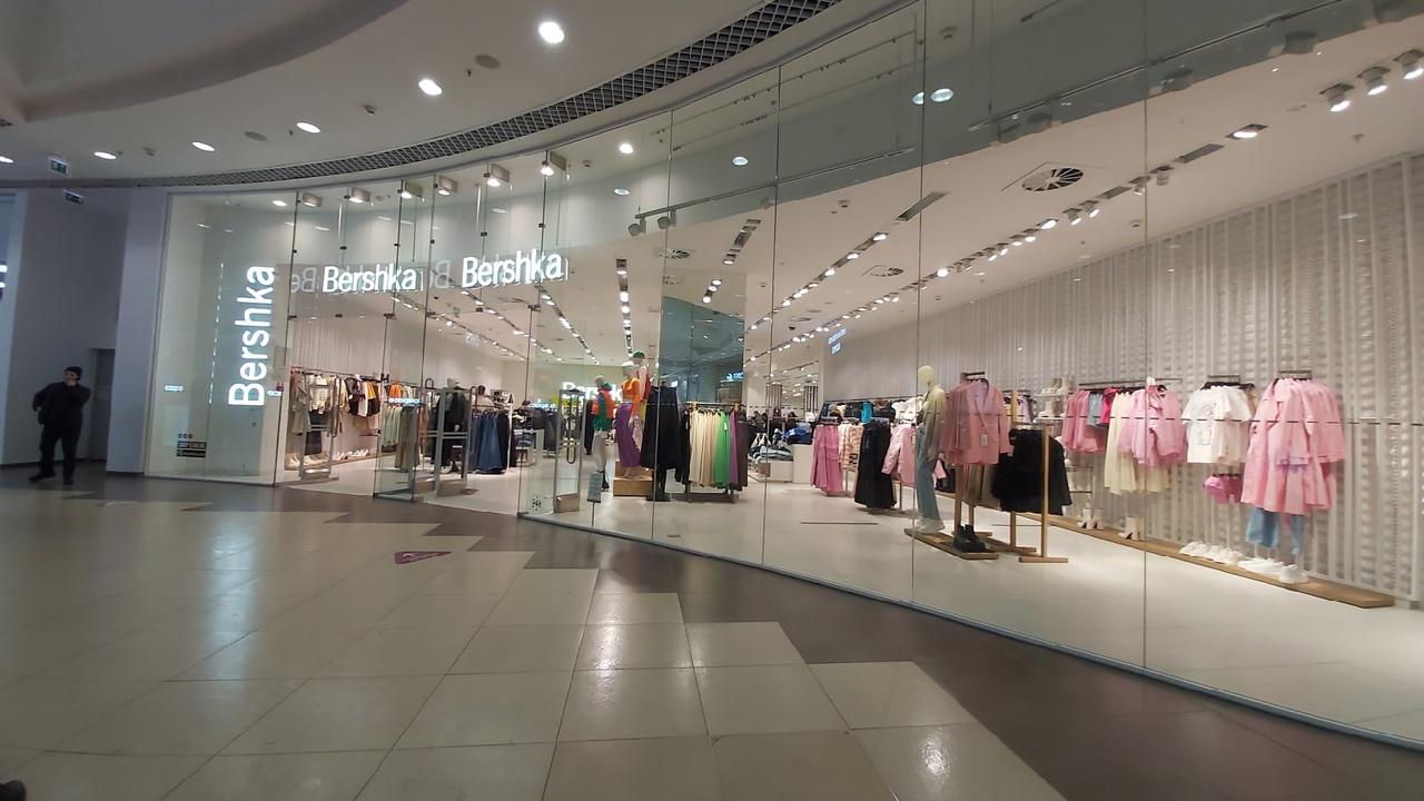 Фото Новосибирцы проигнорировали закрытие магазинов Zara, Bershka и Oysho 6