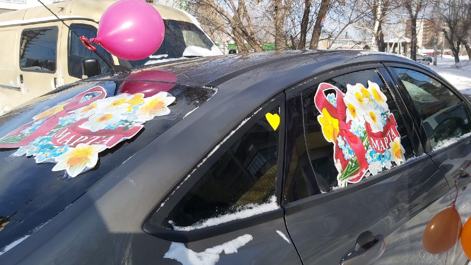 Фото Новосибирцы 8 марта штурмуют автомобили с тюльпанами 3