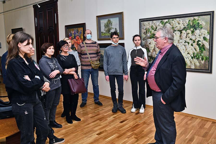 Фото В художественном музее открылась выставка акварелей «Сергей Андрияка. Мастер и ученики» 5
