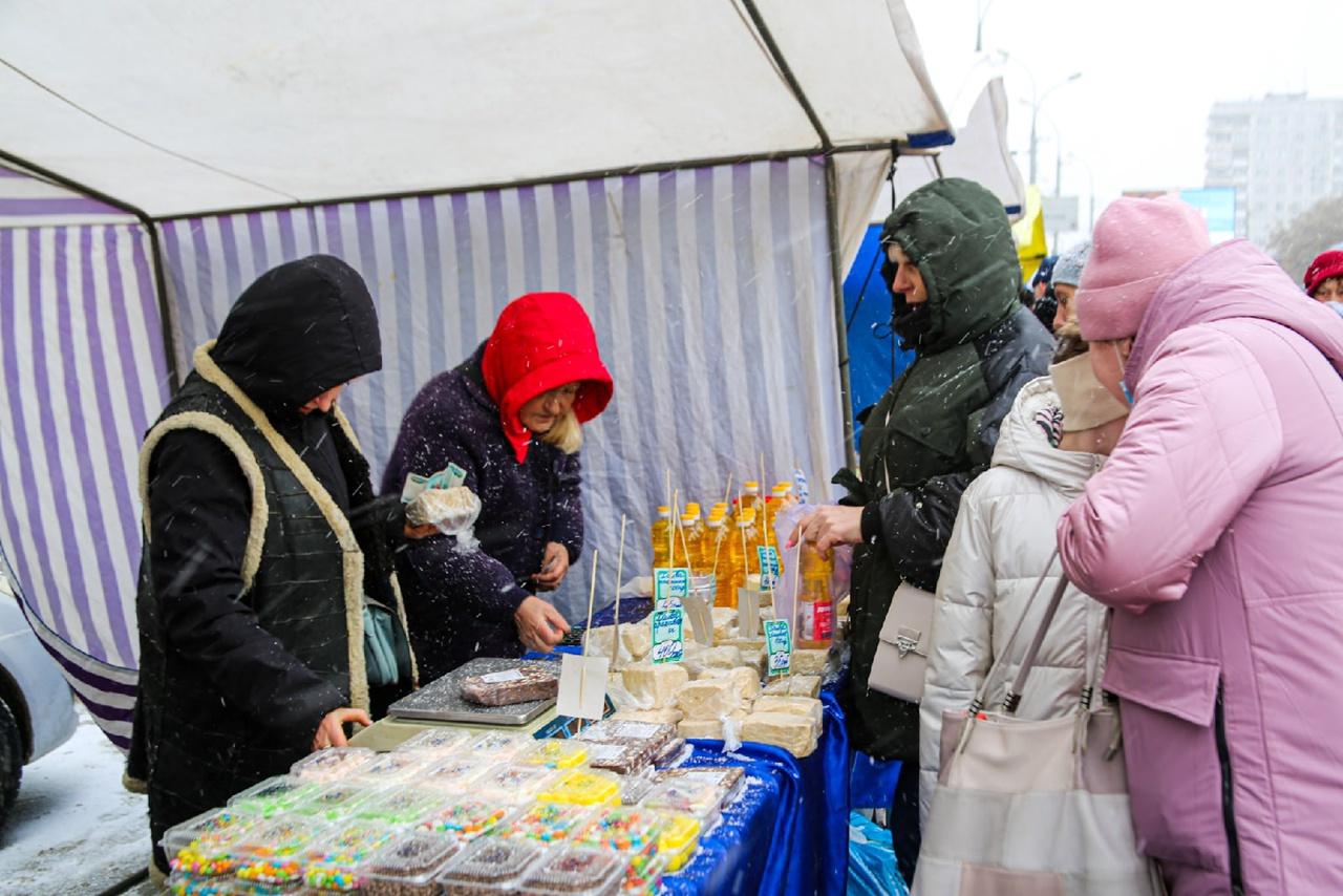 Фото Жители Новосибирска рассказали о любимых товарах на ежегодной ярмарке 12