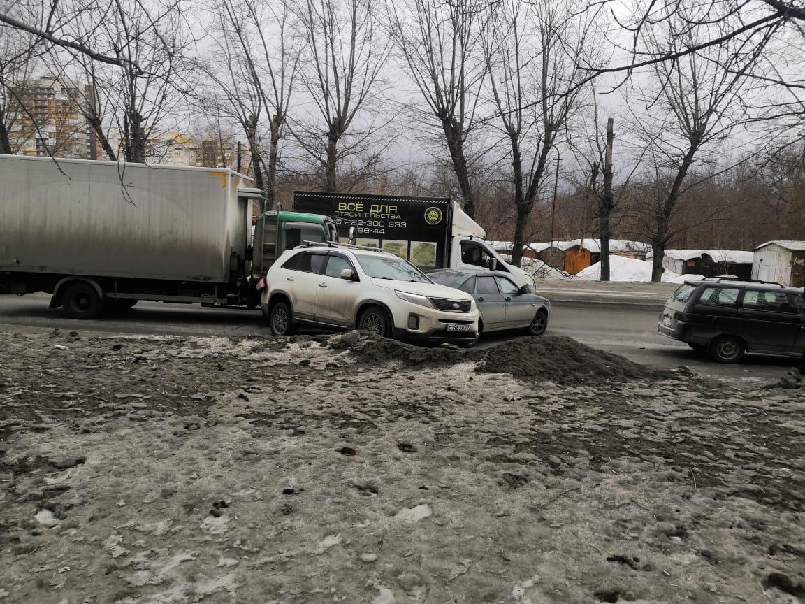 Фото Потерявший сознание за рулём водитель ISUZU в Новосибирске скончался 2