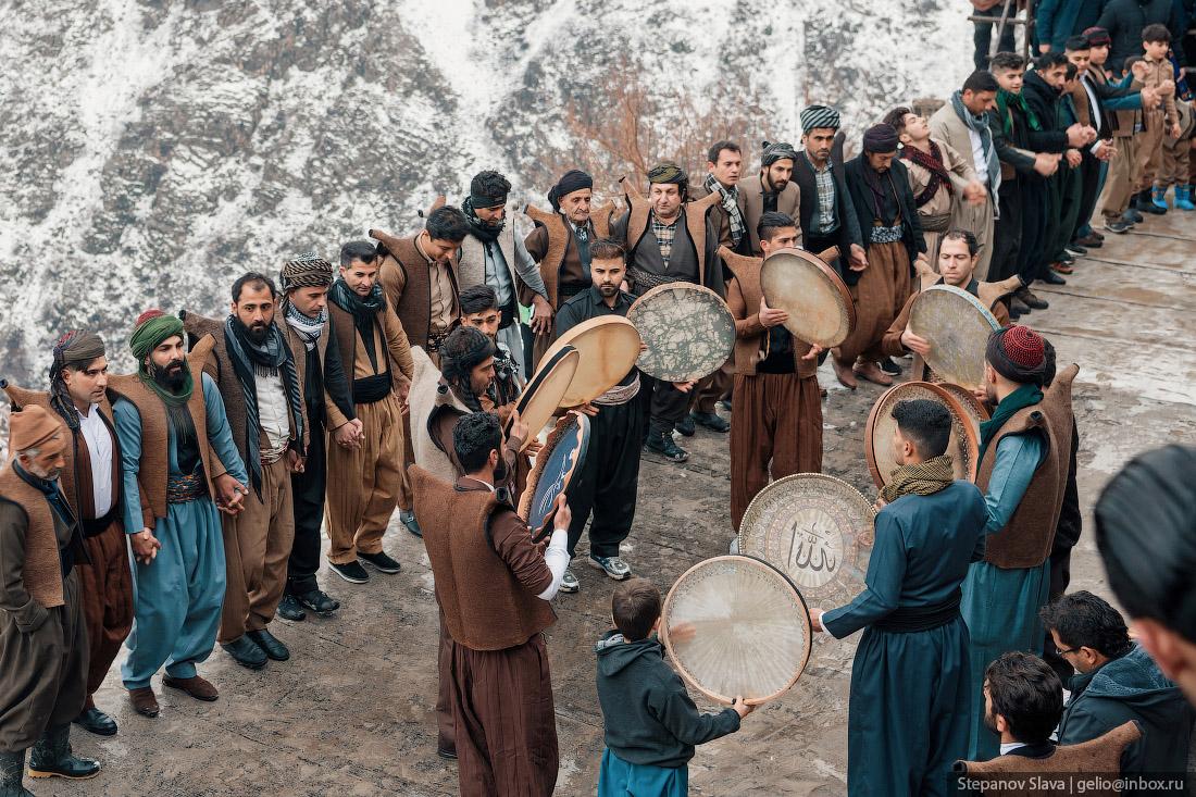 Фото Фотограф из Новосибирска Слава Степанов снял ритуальные танцы на свадьбе в Иране 4