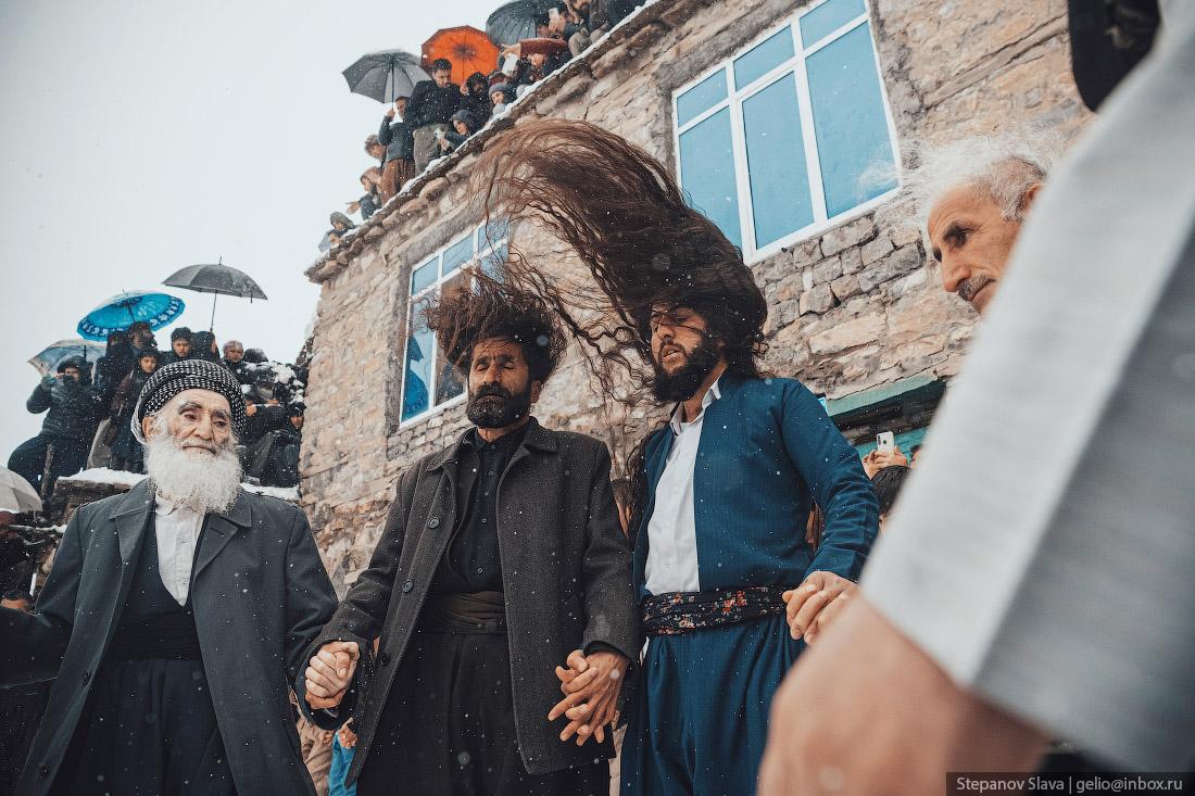 Фото Фотограф из Новосибирска Слава Степанов снял ритуальные танцы на свадьбе в Иране 5