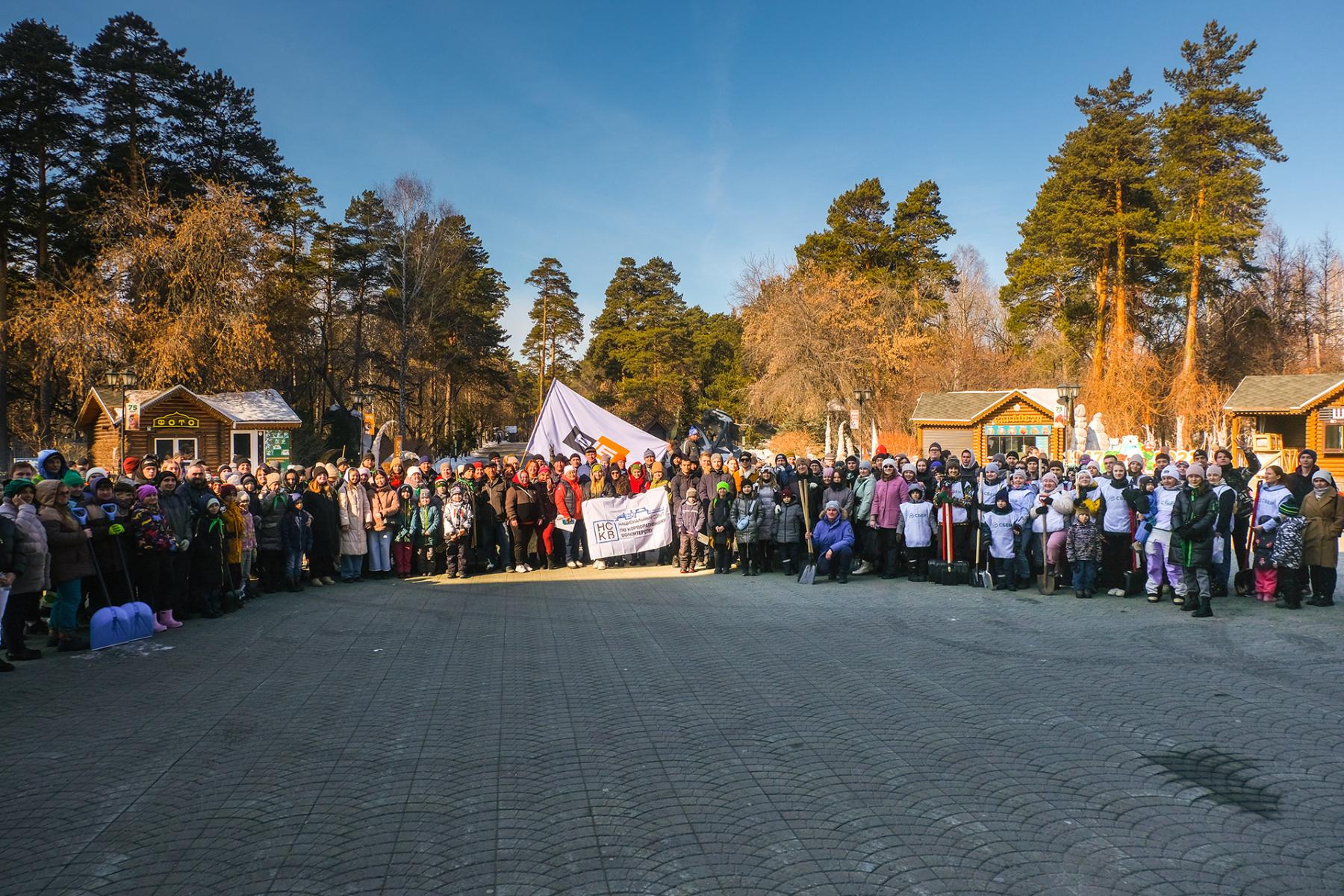 Фото Волонтеры крупного банка приняли участие в акции по очистке зоопарка от снега 2 - Сиб.ФМ Фото Волонтеры крупного банка приняли участие в акции по очистке зоопарка от снега 2