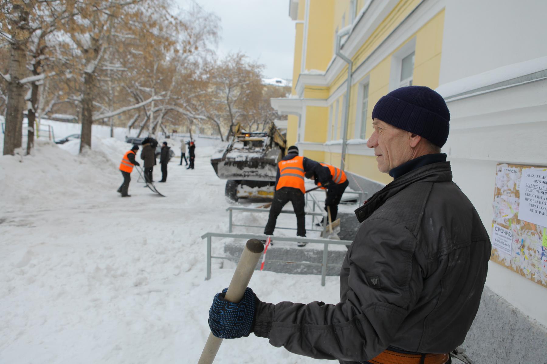 Фото 97% кровель очищено от снега и наледи в Новосибирске 2