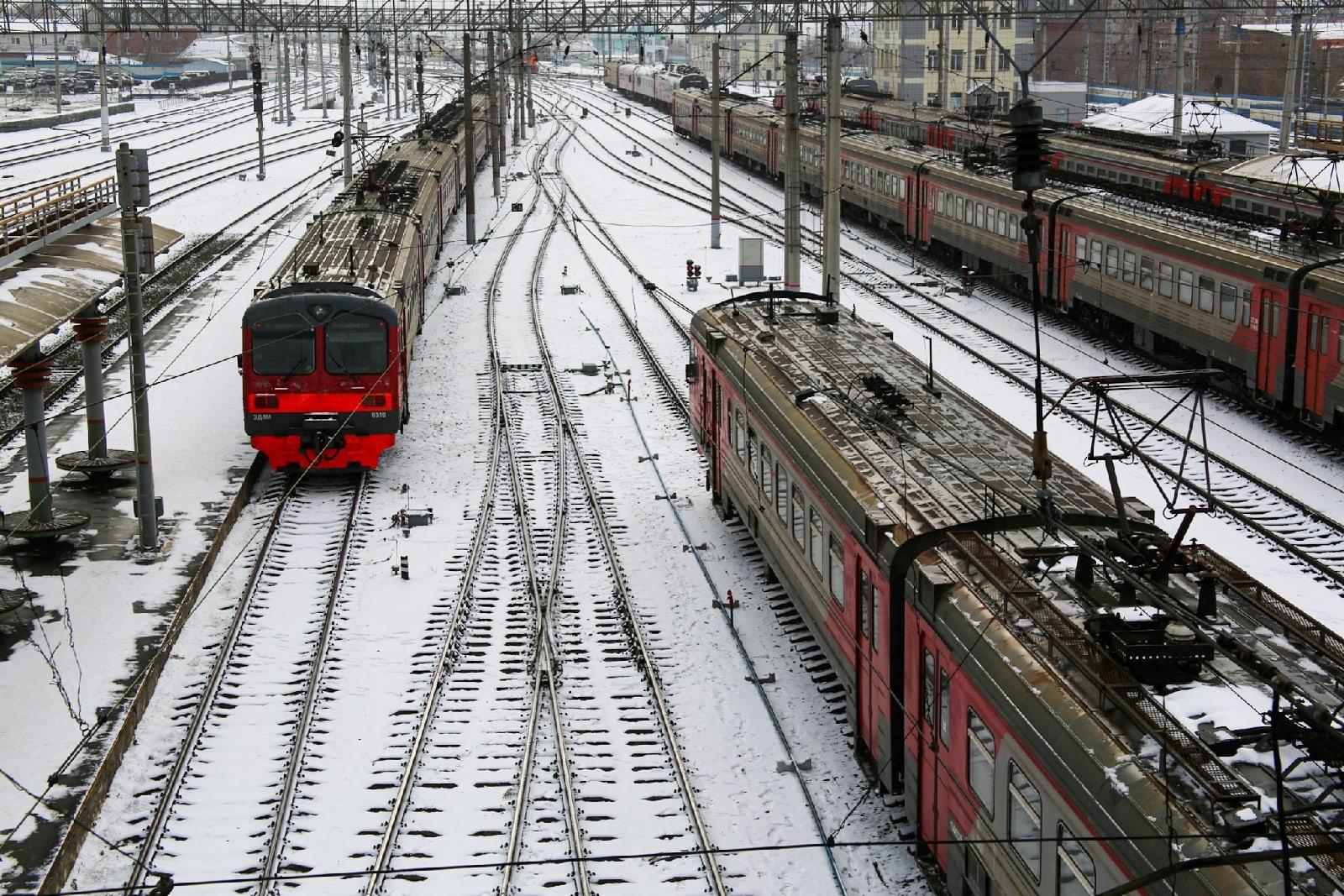 С железнодорожных путей и платформ в Новосибирской области вывезено более  1,7 млн кубометров снега с начала зимнего сезона - sib.fm