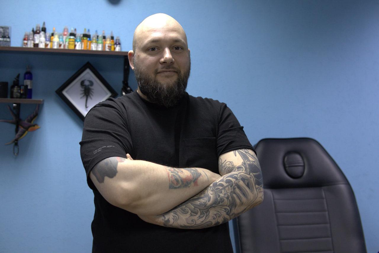 Фото «Хотел паспорт на всю спину»: тату-мастер из Новосибирска рассказал о побеге 50-летнего клиента с первого сеанса 2
