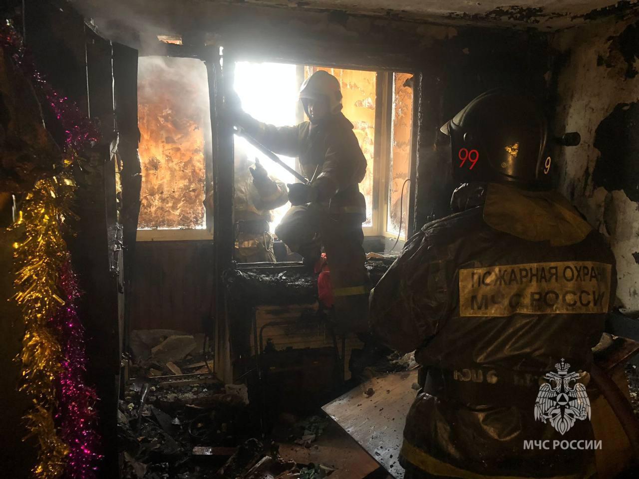 Фото В Новосибирске два человека попали в больницу после пожара на Северо-Чемском ж/м 2