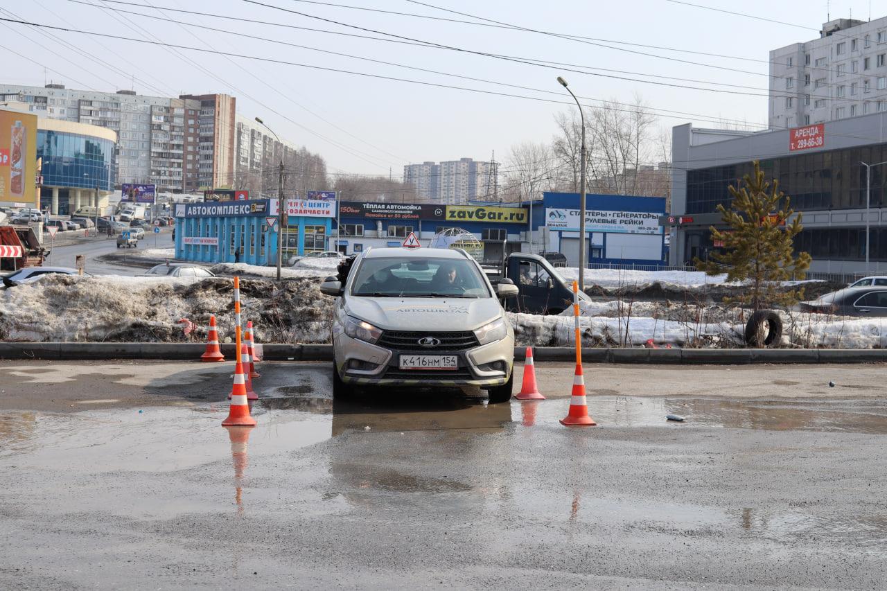 Экзамен по вождению с первого раза. Экзамен по вождению. Сдача экзамена по вождению на автомате. Автошкола февраль фото. Ученик автошколы.