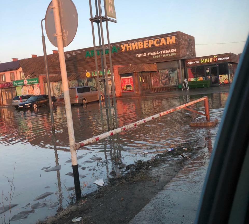Фото Под Новосибирском талые воды затопили дома в посёлке Озёрный 4