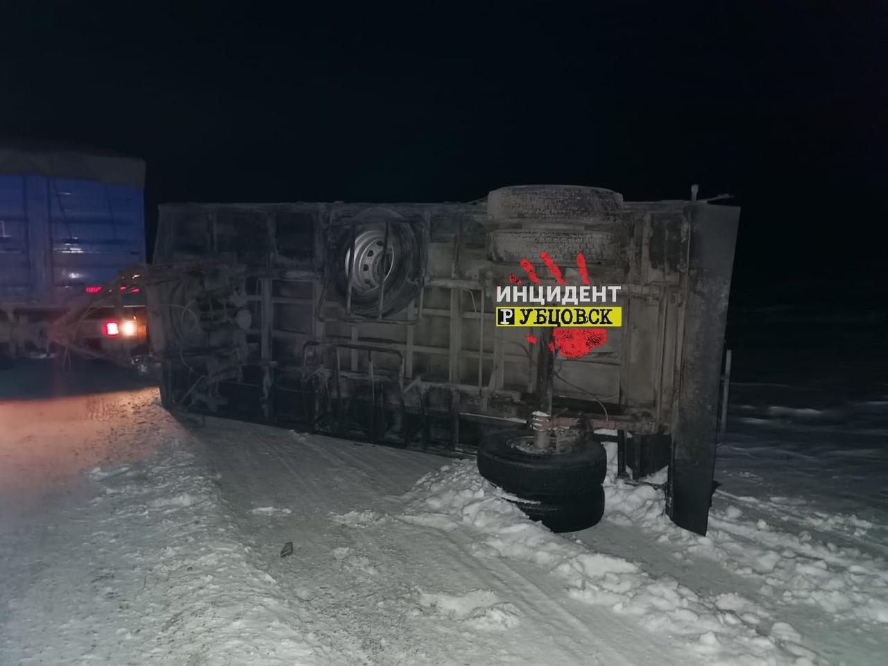 Фото РИА: В Алтайском крае 2 человека погибли в ДТП с рейсовым автобусом из Новосибирска 2