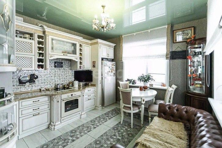 Фото В Бердске продают трехэтажный дом с 2 кухнями и бассейном за 38 миллионов рублей 4