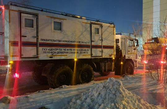 Фото Утонувшая баржа, поджигатели магазинов, эвакуация ТРЦ: главное в Новосибирске 25 марта 4