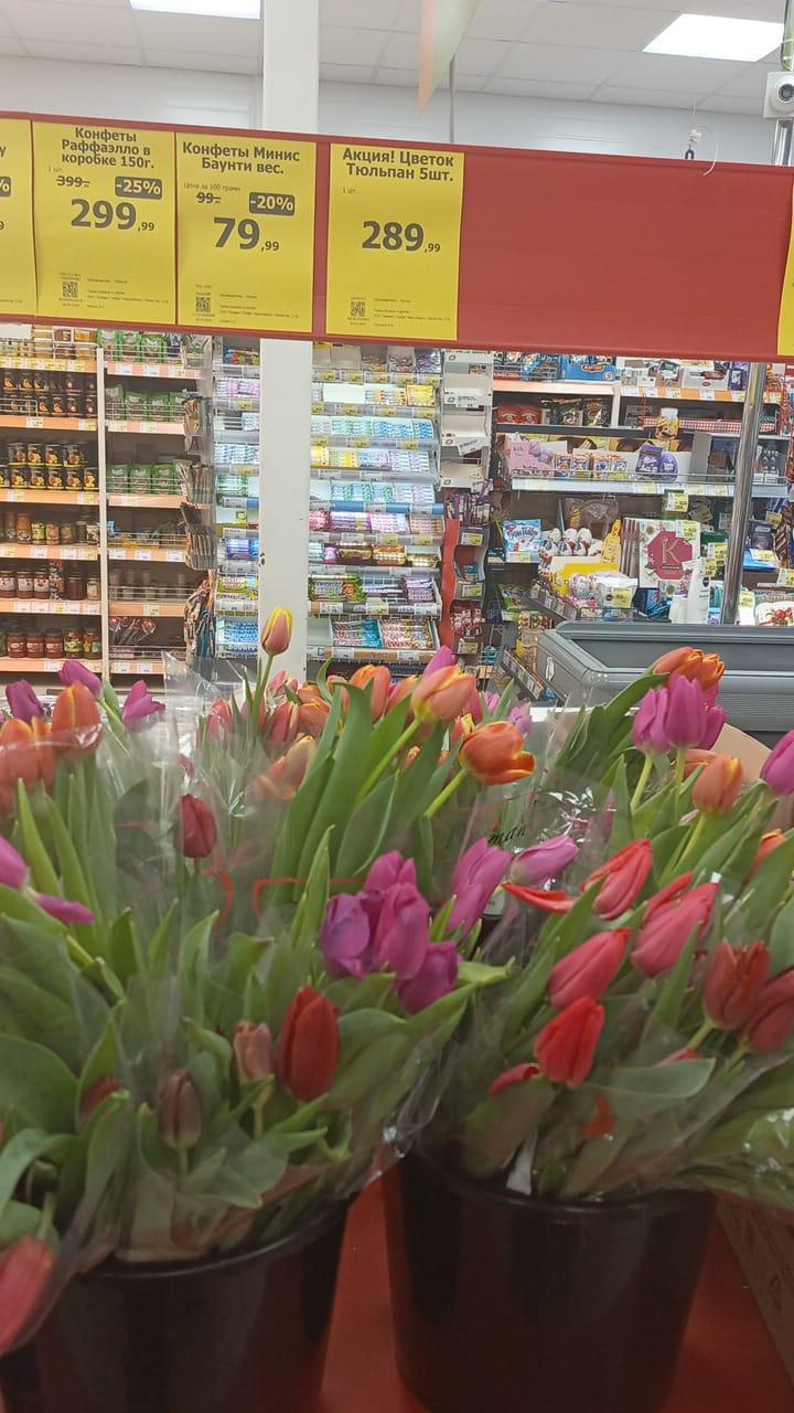 Фото «Стараемся держать цены»: сколько стоят букеты на 8 марта в Новосибирске и где остались недорогие цветы 4