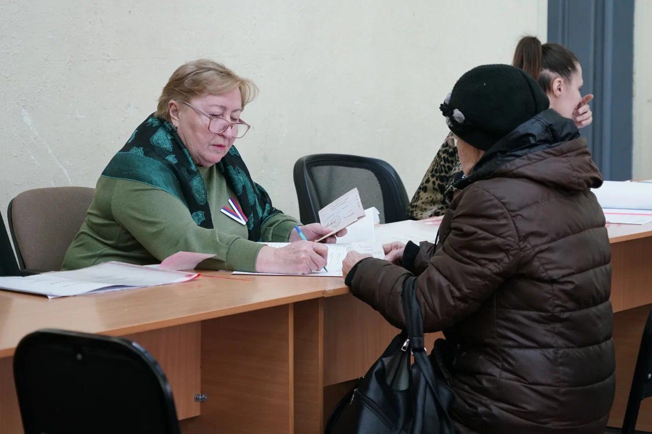 Фото Как в Новосибирске прошёл первый день выборов президента РФ — фоторепортаж 9