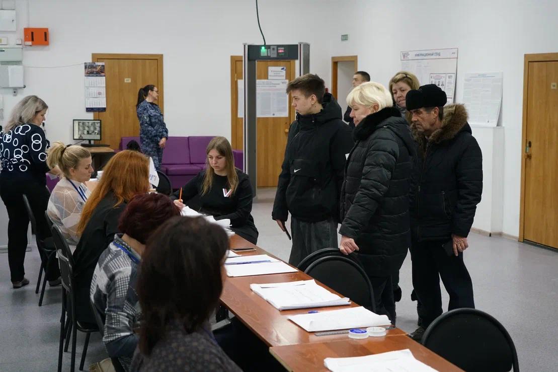 Фото «Участки закрыли двери»: в Новосибирской области завершились выборы президента России 3