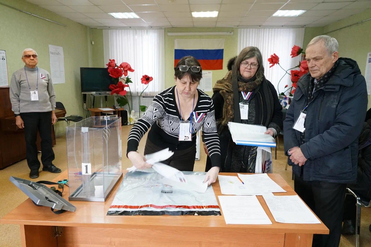 Фото Как в Новосибирске прошёл первый день выборов президента РФ — фоторепортаж 2