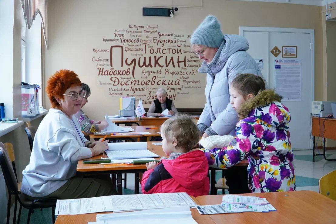 Фото «Участки закрыли двери»: в Новосибирской области завершились выборы президента России 7