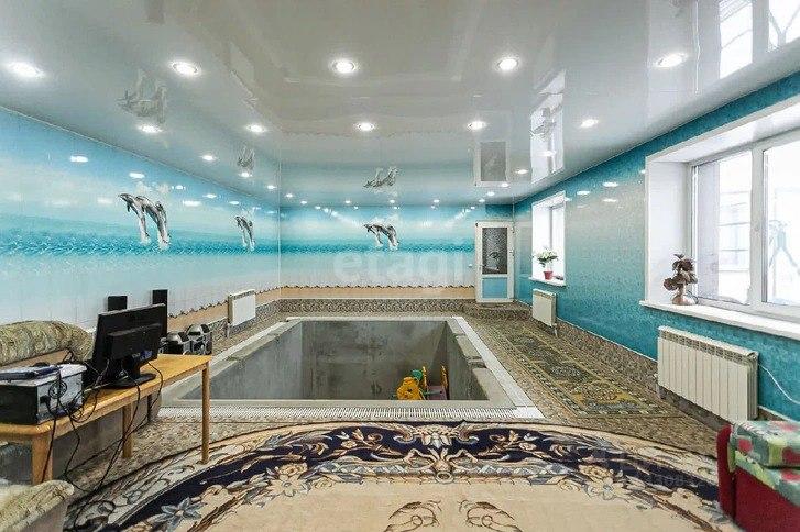 Фото В Бердске продают трехэтажный дом с 2 кухнями и бассейном за 38 миллионов рублей 6
