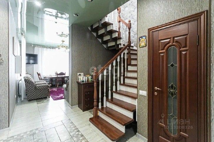 Фото В Бердске продают трехэтажный дом с 2 кухнями и бассейном за 38 миллионов рублей 5