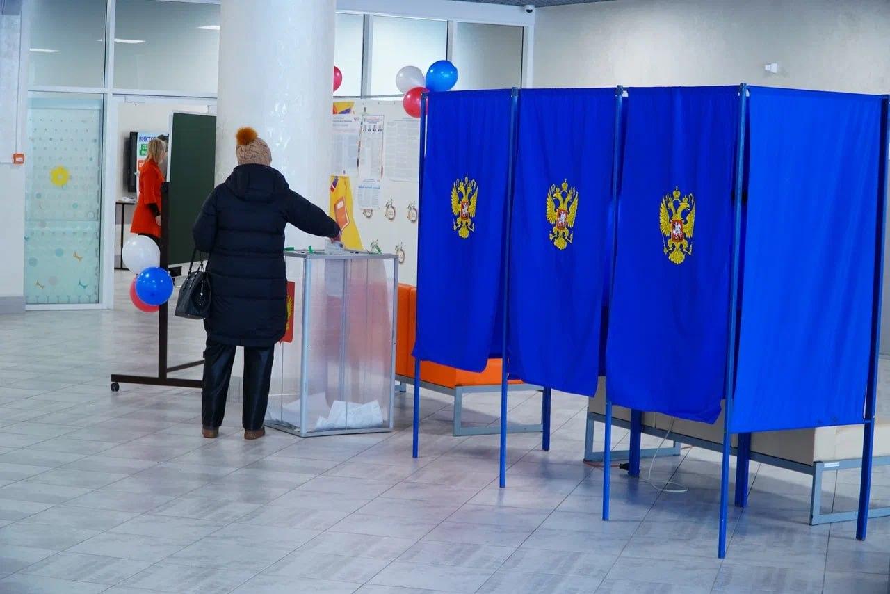 Фото Как в Новосибирске прошёл первый день выборов президента РФ — фоторепортаж 18