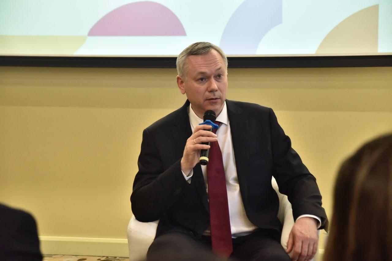 Фото Андрей Травников представил возможности Новосибирской области участникам Всемирного фестиваля молодёжи 2 - Сиб.ФМ Фото Андрей Травников представил возможности Новосибирской области участникам Всемирного фестиваля молодёжи 2