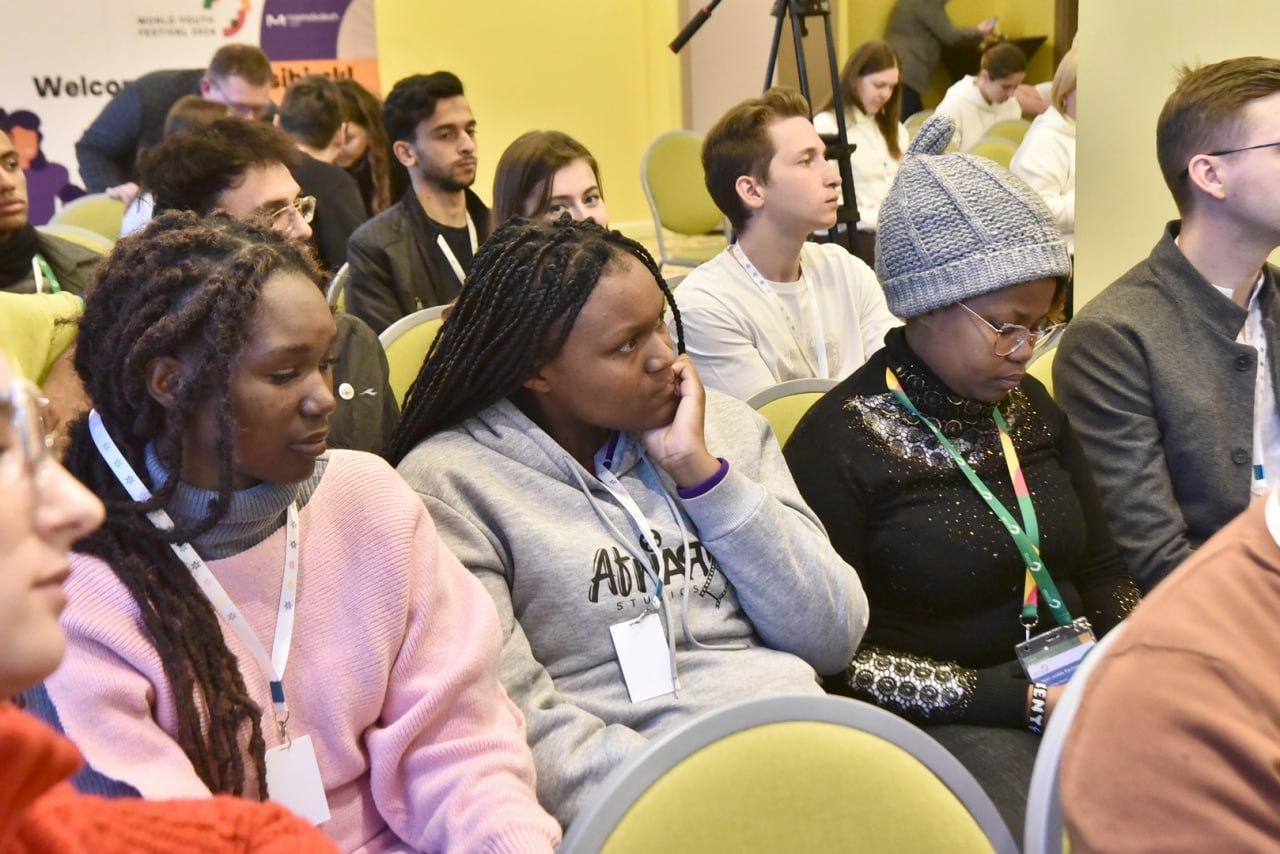 Фото Андрей Травников представил возможности Новосибирской области участникам Всемирного фестиваля молодёжи 3 - Сиб.ФМ Фото Андрей Травников представил возможности Новосибирской области участникам Всемирного фестиваля молодёжи 3