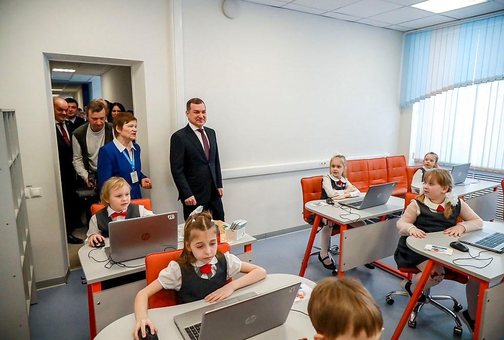 Фото Мэр Новосибирска посетил IT-куб в гимназии № 17, где готовят будущих специалистов в области информационных технологий 2 - Сиб.ФМ Фото Мэр Новосибирска посетил IT-куб в гимназии № 17, где готовят будущих специалистов в области информационных технологий 2