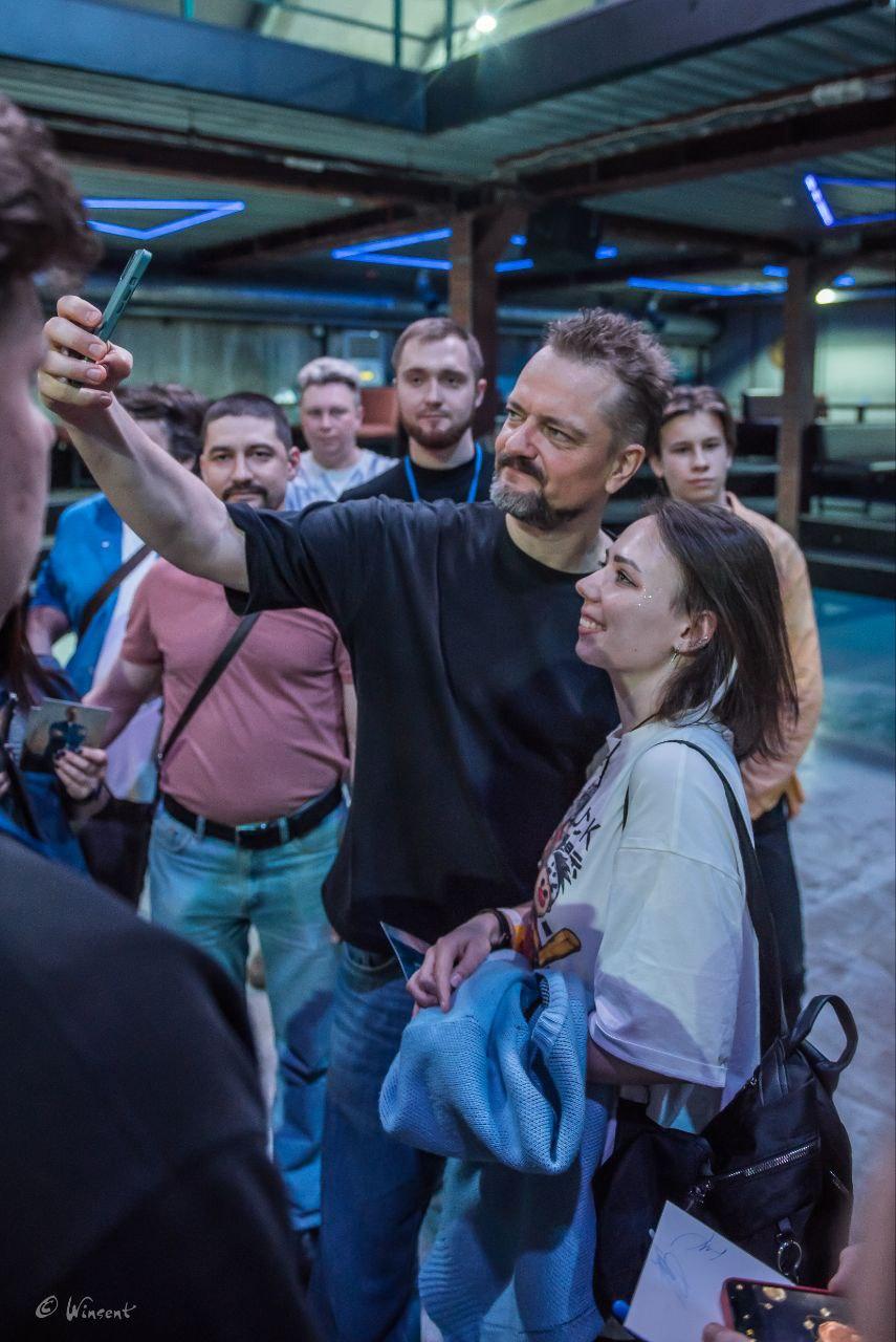 Фото Это аншлаг! Александр Пушной собрал полный зал на двухчасовом концерте в Новосибирске  — ФОТОРЕПОРТАЖ 32