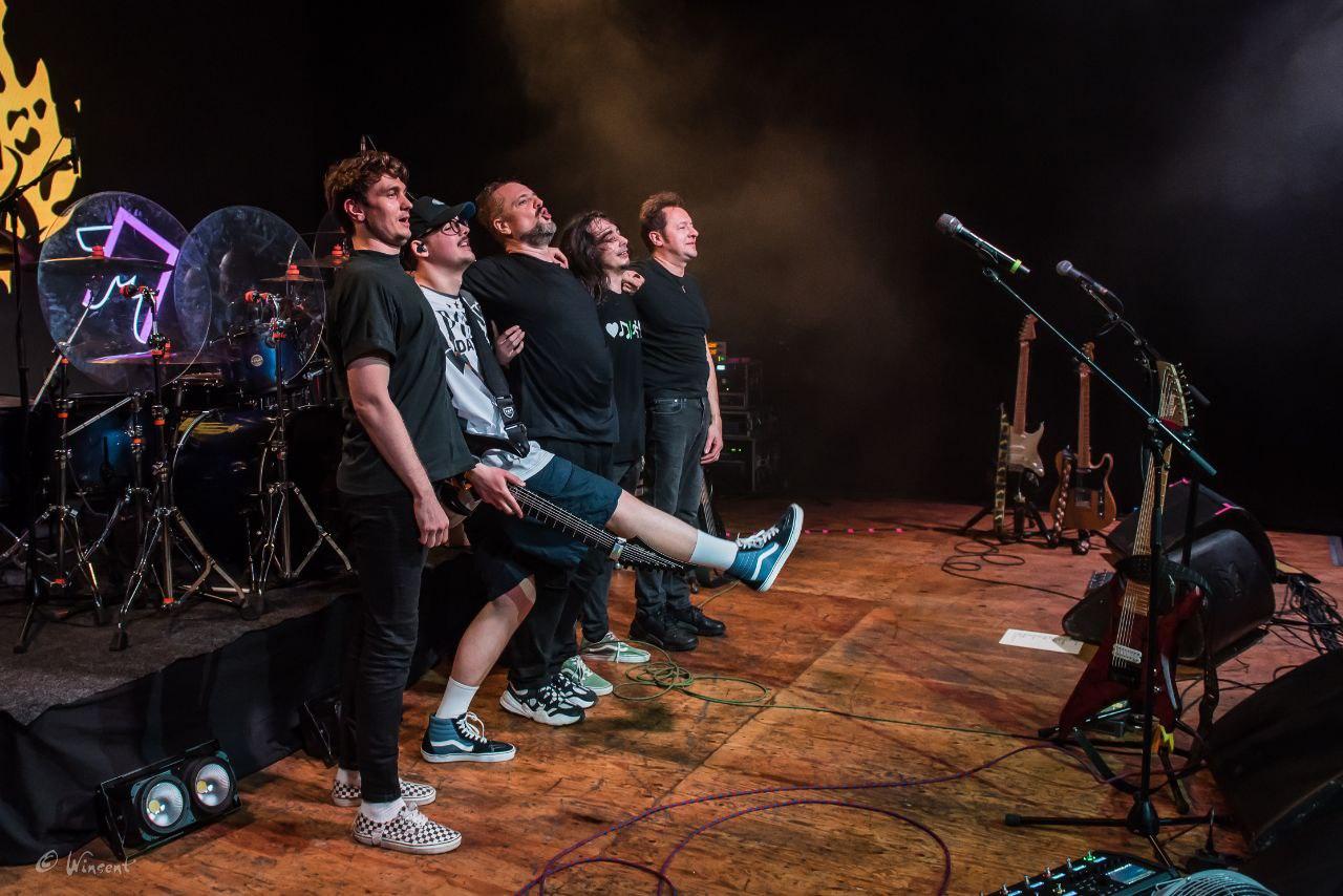 Фото Это аншлаг! Александр Пушной собрал полный зал на двухчасовом концерте в Новосибирске  — ФОТОРЕПОРТАЖ 26