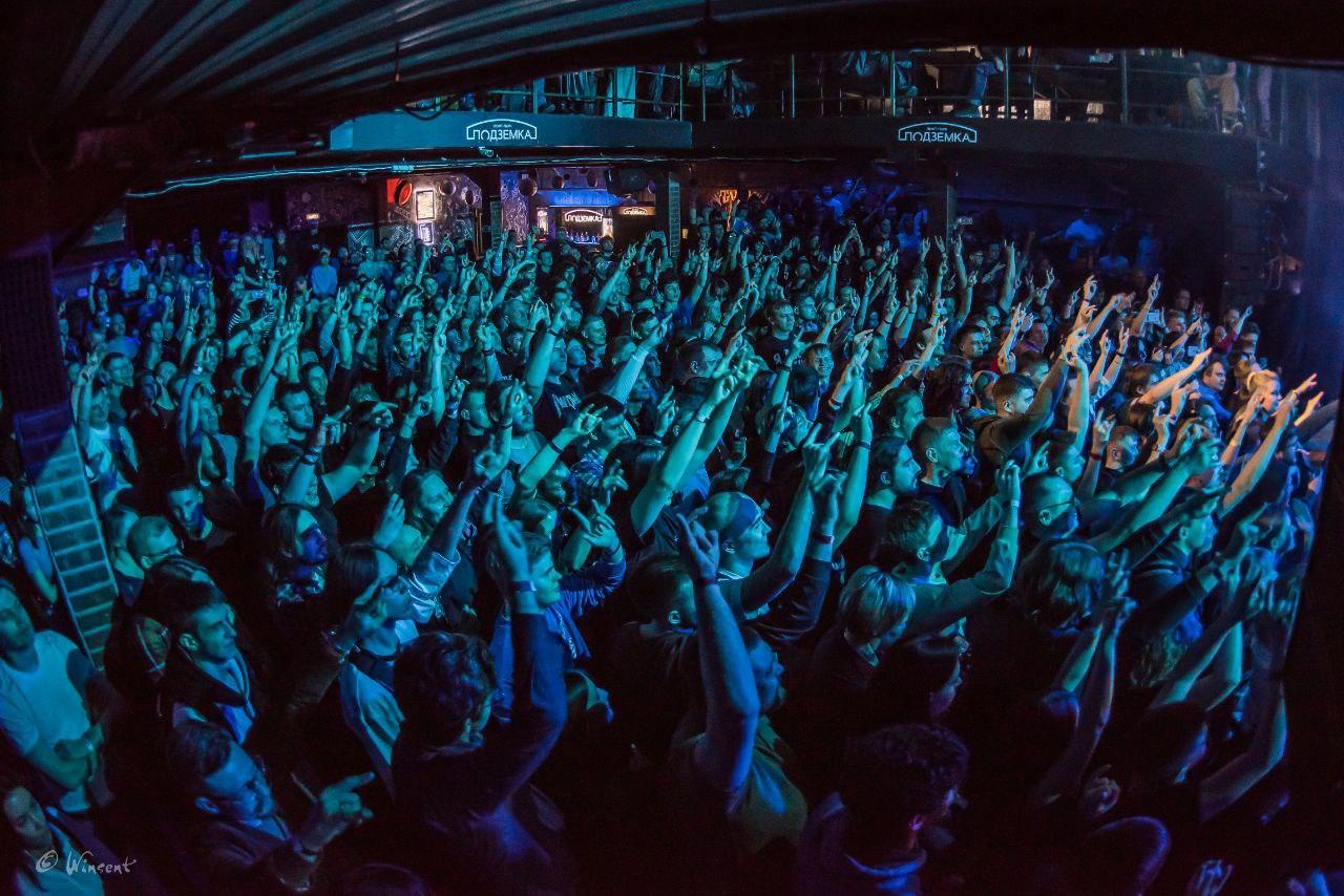 Фото Это аншлаг! Александр Пушной собрал полный зал на двухчасовом концерте в Новосибирске  — ФОТОРЕПОРТАЖ 6