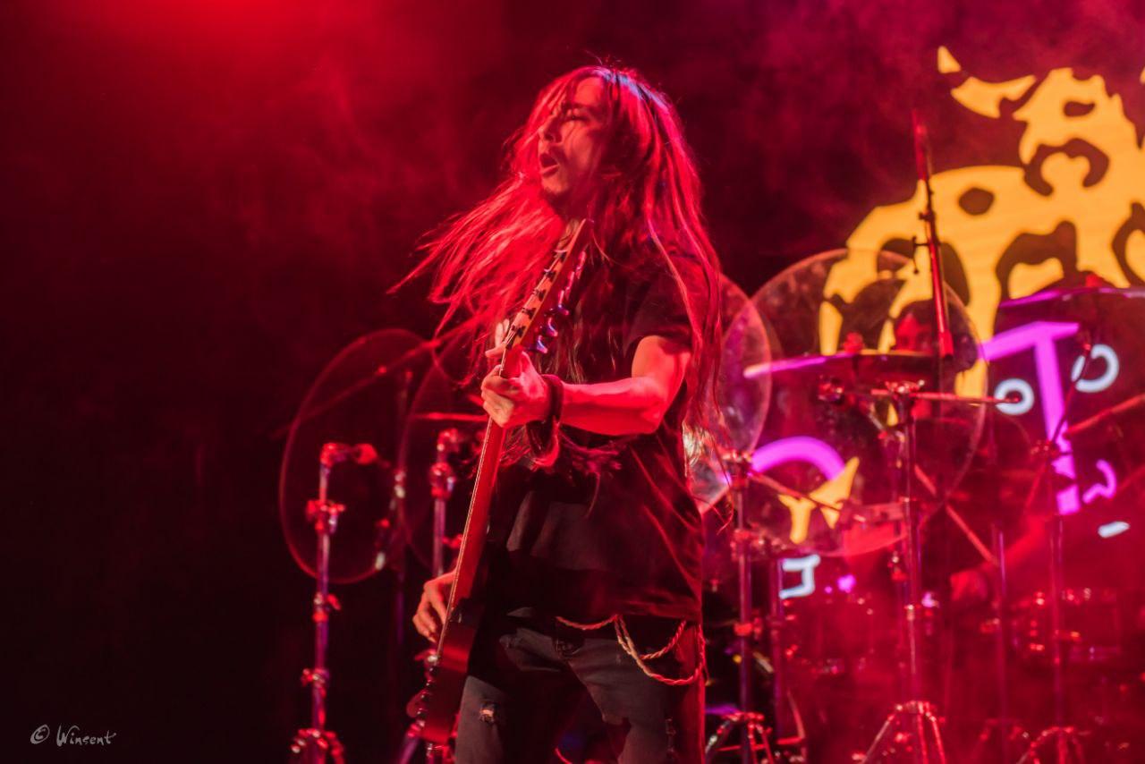 Фото Это аншлаг! Александр Пушной собрал полный зал на двухчасовом концерте в Новосибирске  — ФОТОРЕПОРТАЖ 14