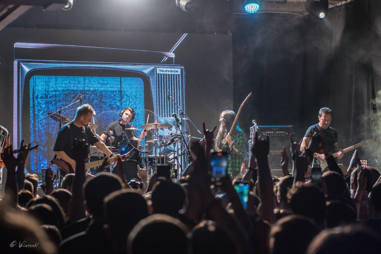 Фото Это аншлаг! Александр Пушной собрал полный зал на двухчасовом концерте в Новосибирске  — ФОТОРЕПОРТАЖ 12