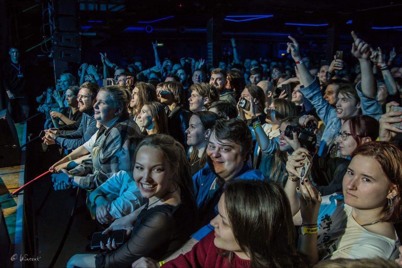 Фото Это аншлаг! Александр Пушной собрал полный зал на двухчасовом концерте в Новосибирске  — ФОТОРЕПОРТАЖ 29