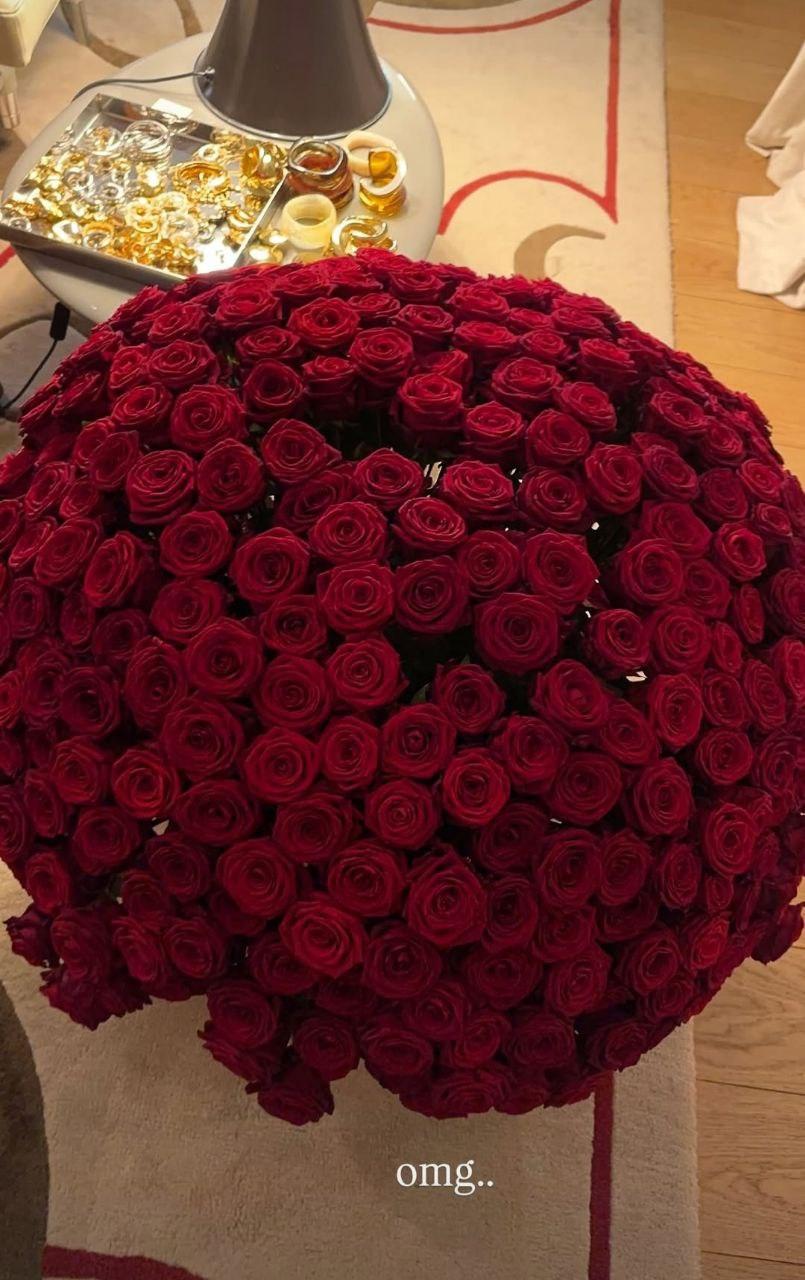 Фото Звезда Playboy из Новосибирска Лена Перминова опубликовала гигантский букет роз накануне 8 марта после развода с миллиардером 2 - Сиб.ФМ Фото Звезда Playboy из Новосибирска Лена Перминова опубликовала гигантский букет роз накануне 8 марта после развода с миллиардером 2