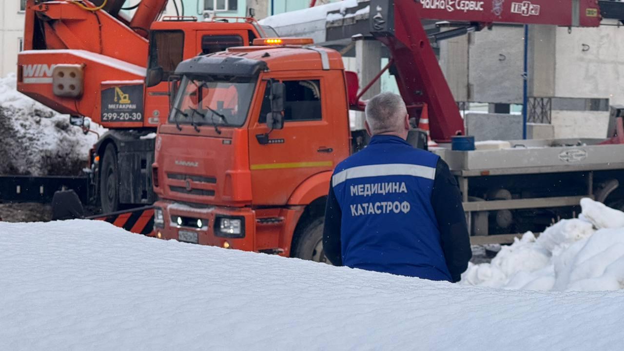 Фото ЧП на стройке. В Новосибирске спасают пострадавших после обрушения плиты. ОНЛАЙН 2 - Сиб.ФМ Фото ЧП на стройке. В Новосибирске спасают пострадавших после обрушения плиты. ОНЛАЙН 2