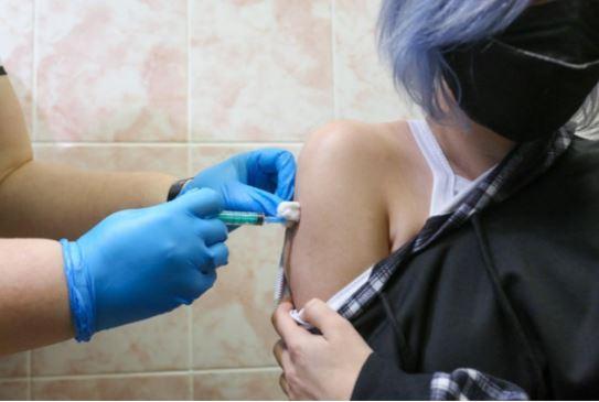 Фото Свыше 5000 погибших, новая вакцина и локдаун. Как пять лет назад COVID-19 захватил Новосибирск 9