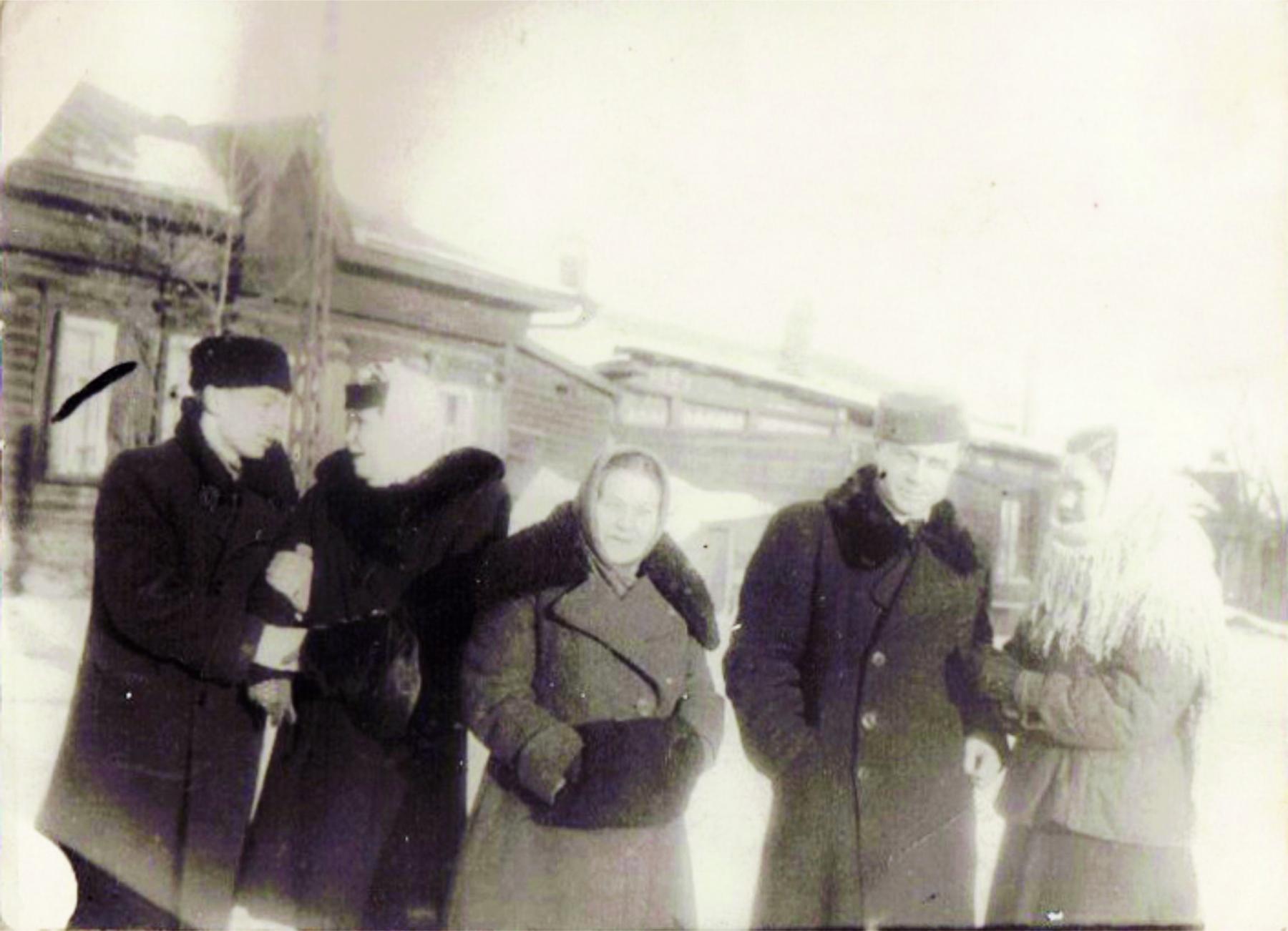 Фото Смерть братьев, допрос НКВД и взрывы. Как хулиган из Новосибирска Александр Зацепин покорил СССР – скрытые факты об авторе хита «Есть только миг» 10