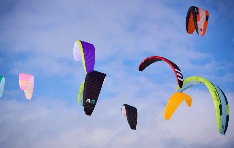 Фото На льду Новосибирского водохранилища прошло Первенство России по сноукайтингу: 20 ярких фото 8