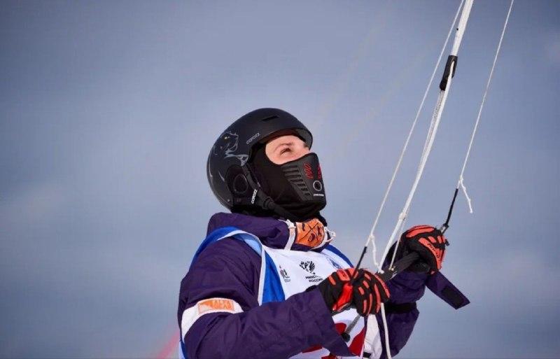 Фото На льду Новосибирского водохранилища прошло Первенство России по сноукайтингу: 20 ярких фото 4