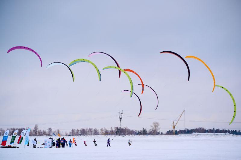 Фото Заезды чемпионата России по сноукайтингу в Новосибирске стартовали на сутки позже из-за сильного ветра 4