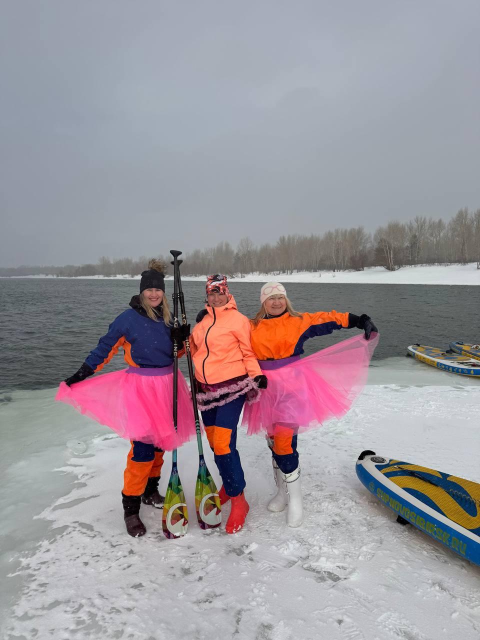 Фото Заплыв на сапах и в юбках устроили по новосибирской реке Обь 2